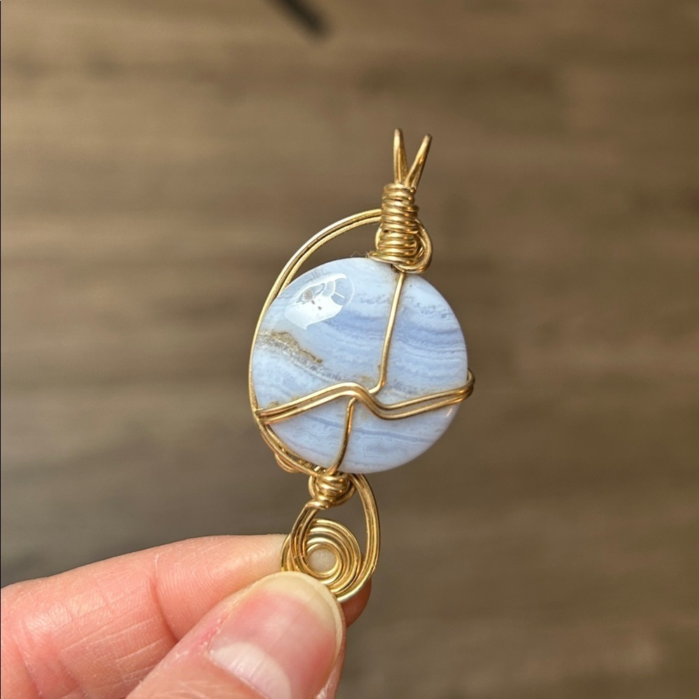 Blue Lace Agate Wire Wrapped Pendant Gold Tone Handmade Crystal Necklace Charm - Picture 3 of 5